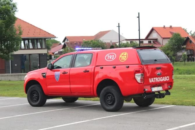 VATROGASNI CENTAR PLETERNICA: Na prostoru Športsko-rekreacijskog centra održana združena pokazna vježba