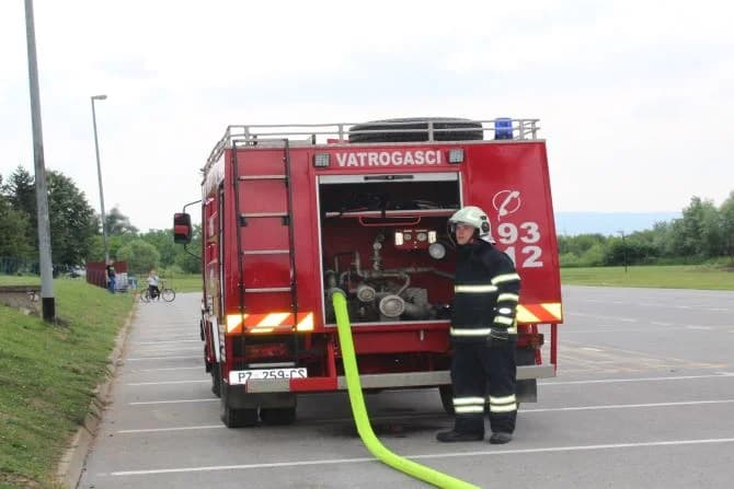 VATROGASNI CENTAR PLETERNICA: Na prostoru Športsko-rekreacijskog centra održana združena pokazna vježba