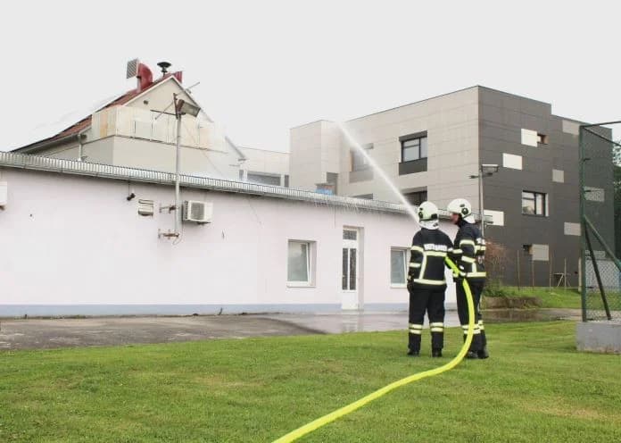 VATROGASNI CENTAR PLETERNICA: Na prostoru Športsko-rekreacijskog centra održana združena pokazna vježba