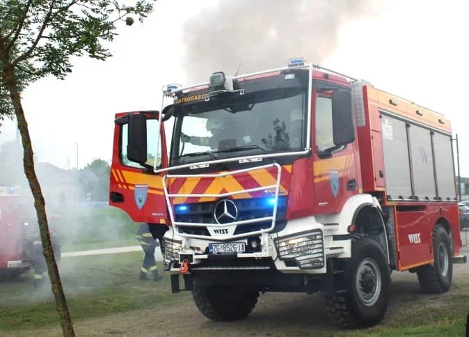 VATROGASNI CENTAR PLETERNICA: Na prostoru Športsko-rekreacijskog centra održana združena pokazna vježba