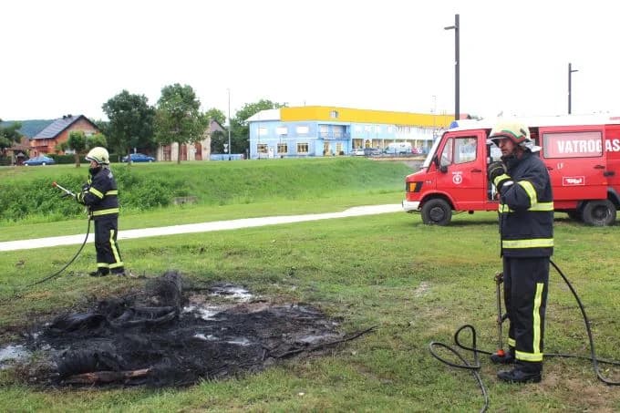 VATROGASNI CENTAR PLETERNICA: Na prostoru Športsko-rekreacijskog centra održana združena pokazna vježba