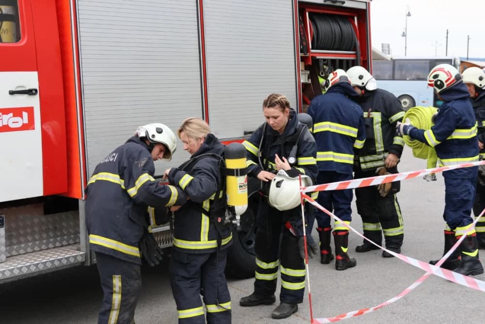 VATROGASNI CENTAR PLETERNICA: Na prostoru Športsko-rekreacijskog centra održana združena pokazna vježba