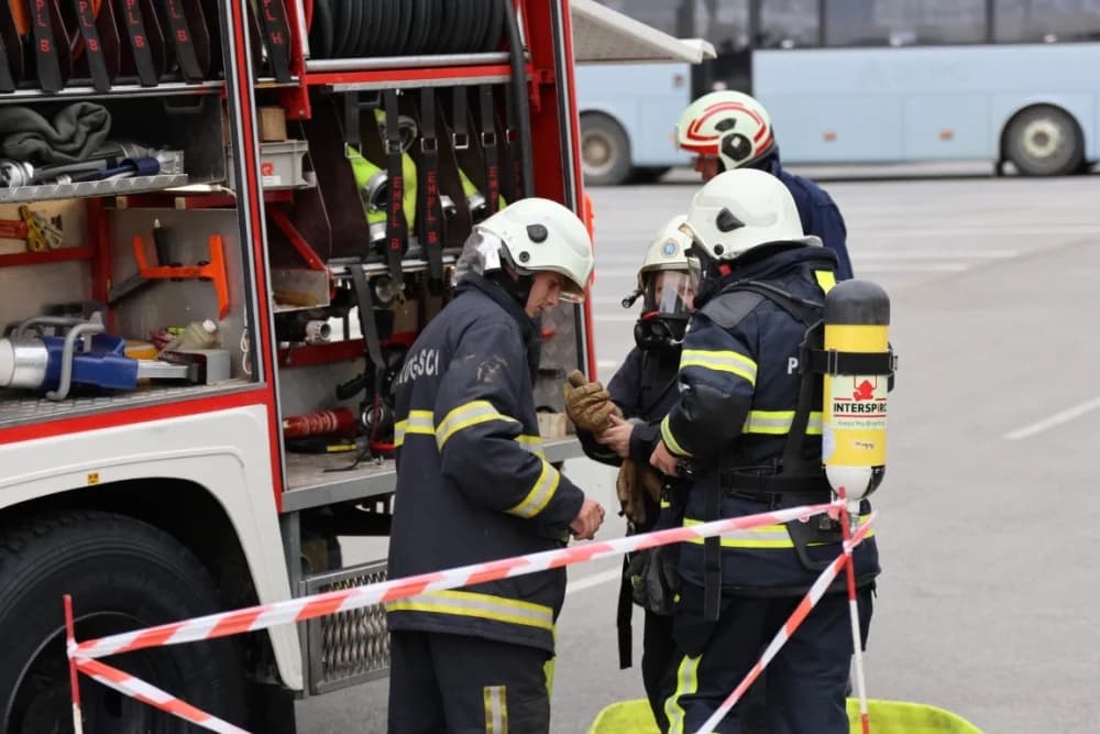 VATROGASNI CENTAR PLETERNICA: Na prostoru Športsko-rekreacijskog centra održana združena pokazna vježba