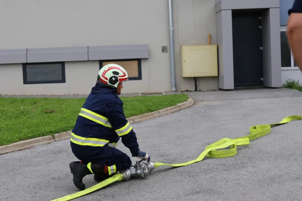 VATROGASNI CENTAR PLETERNICA: Na prostoru Športsko-rekreacijskog centra održana združena pokazna vježba