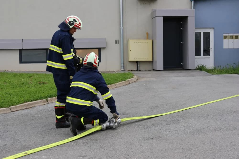 VATROGASNI CENTAR PLETERNICA: Na prostoru Športsko-rekreacijskog centra održana združena pokazna vježba