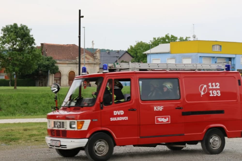 VATROGASNI CENTAR PLETERNICA: Na prostoru Športsko-rekreacijskog centra održana združena pokazna vježba