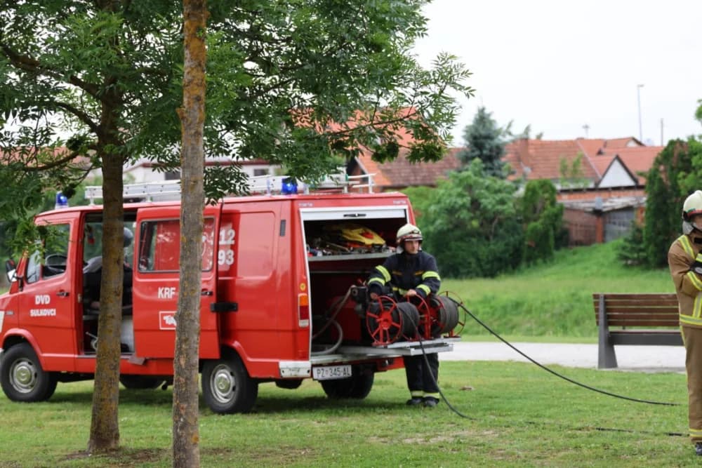 VATROGASNI CENTAR PLETERNICA: Na prostoru Športsko-rekreacijskog centra održana združena pokazna vježba