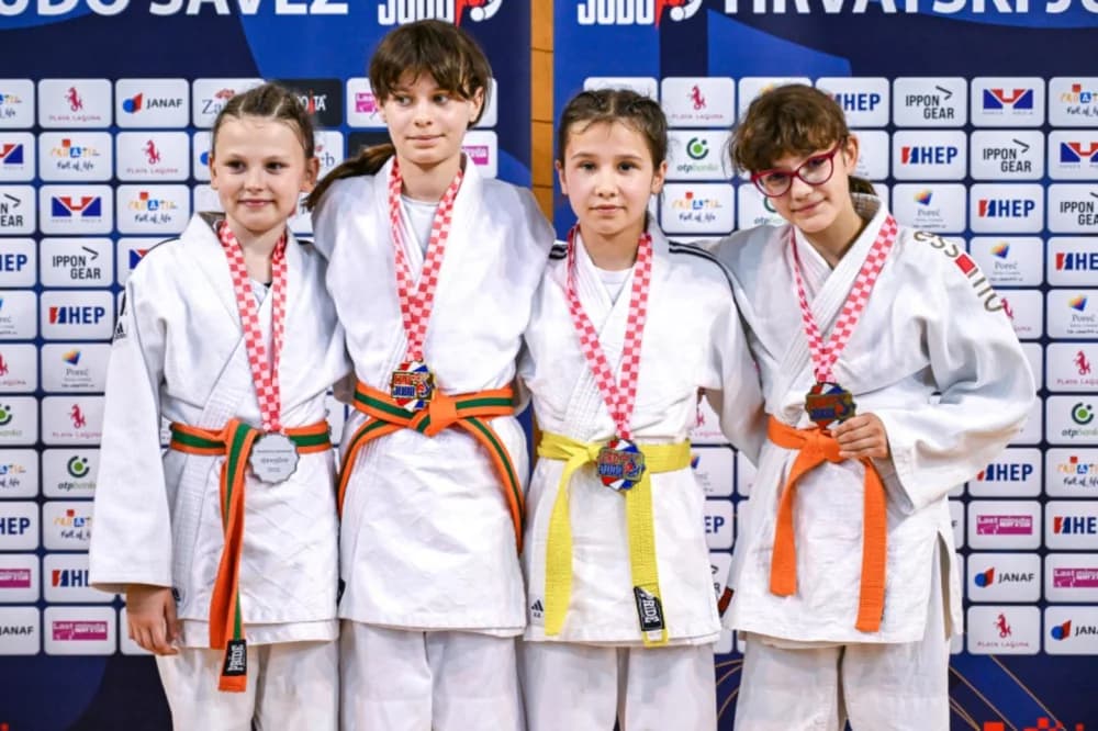 Čaglinci donijeli tri medalje sa Jadrana – Ivona Švajda zlatnu, te Iva Čančar i Ivano Bošnjak brončane