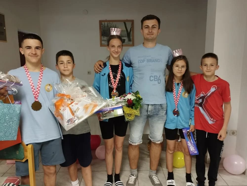 Čaglinci donijeli tri medalje sa Jadrana – Ivona Švajda zlatnu, te Iva Čančar i Ivano Bošnjak brončane