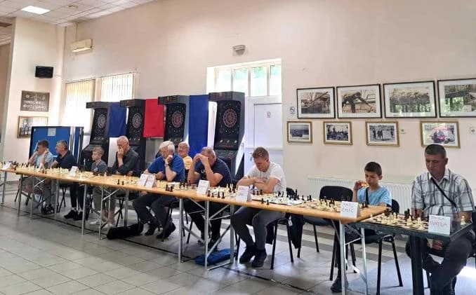 Na šahovskoj simultanci u Slavonskom Brodu sudjelovali i igrači iz Požeštine