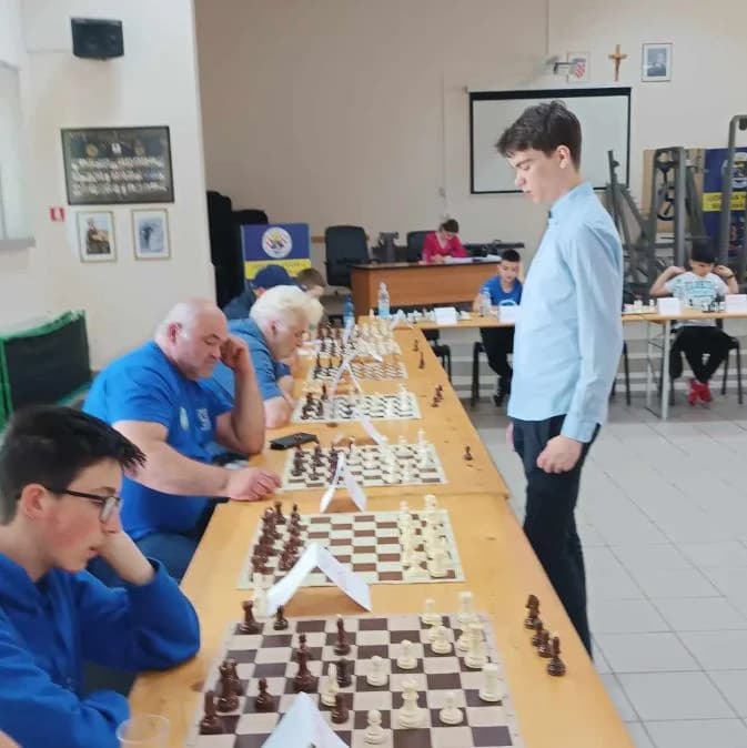 Na šahovskoj simultanci u Slavonskom Brodu sudjelovali i igrači iz Požeštine