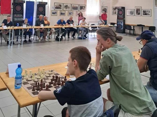 Na šahovskoj simultanci u Slavonskom Brodu sudjelovali i igrači iz Požeštine