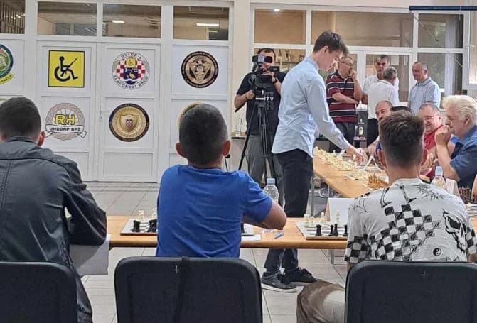 Na šahovskoj simultanci u Slavonskom Brodu sudjelovali i igrači iz Požeštine
