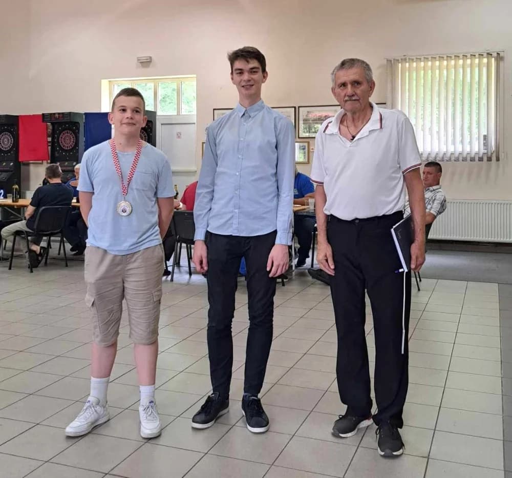 Na šahovskoj simultanci u Slavonskom Brodu sudjelovali i igrači iz Požeštine