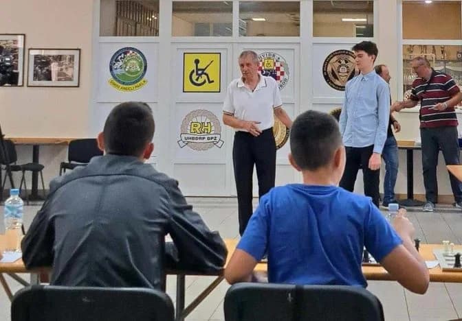 Na šahovskoj simultanci u Slavonskom Brodu sudjelovali i igrači iz Požeštine