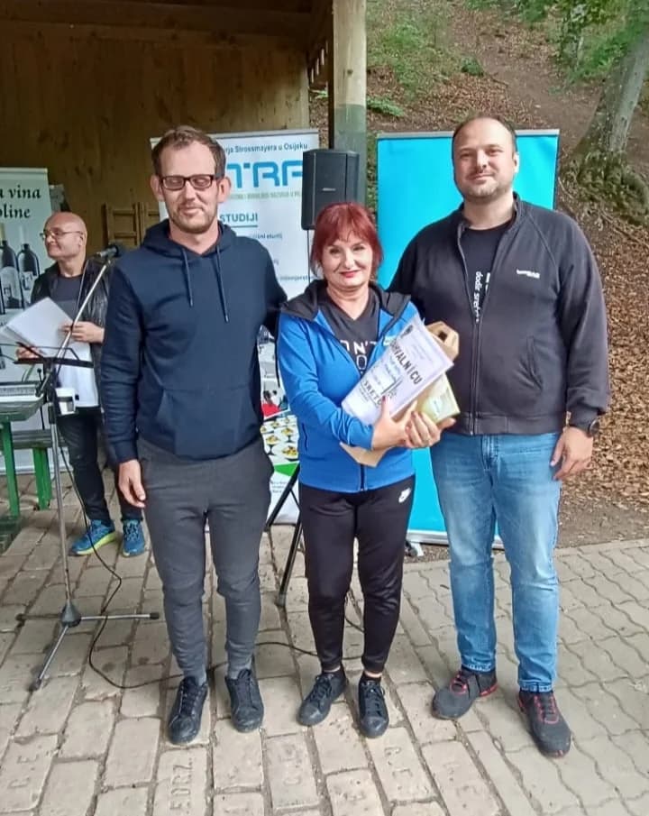 TRADICIJA NA DILJ GORI: Požeški pjesnici Đurđa Crnković i Davor Zakšek dobili nagrade na Sovskom jezeru