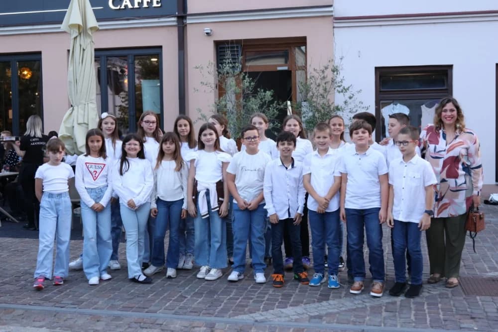 (FOTOGALERIJA) Koncert ispred Katedrale: ʼOvim svečanim koncertom zaokružujemo svoju koncertnu sezonuʼ