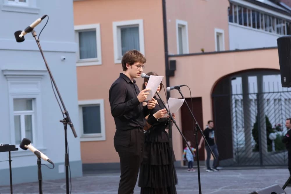 (FOTOGALERIJA) Koncert ispred Katedrale: ʼOvim svečanim koncertom zaokružujemo svoju koncertnu sezonuʼ