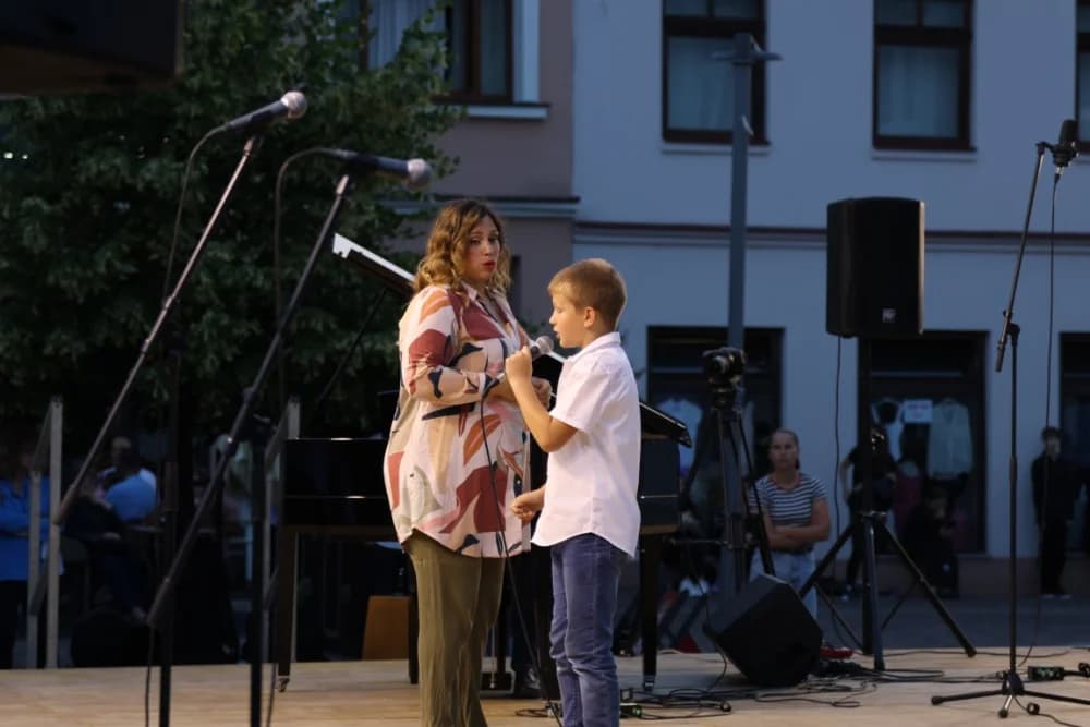 (FOTOGALERIJA) Koncert ispred Katedrale: ʼOvim svečanim koncertom zaokružujemo svoju koncertnu sezonuʼ