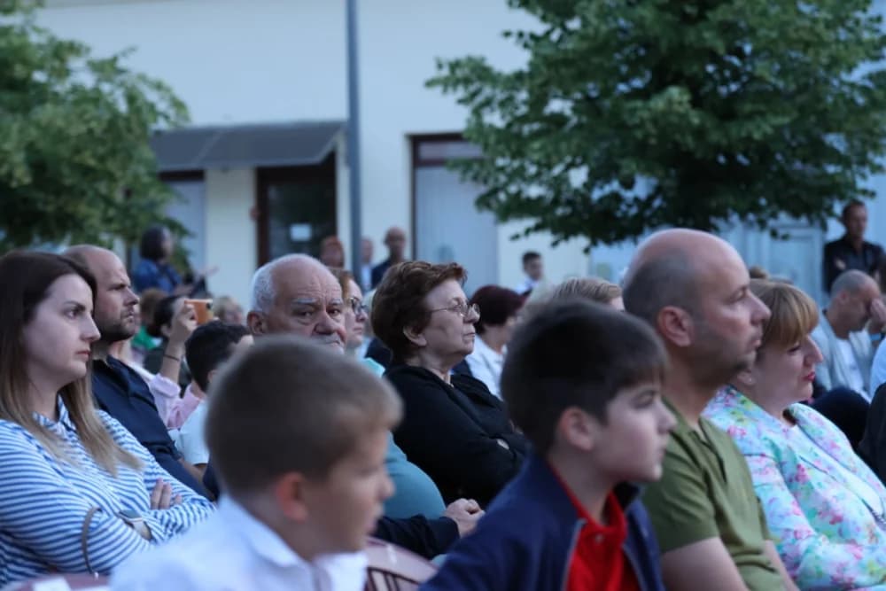 (FOTOGALERIJA) Koncert ispred Katedrale: ʼOvim svečanim koncertom zaokružujemo svoju koncertnu sezonuʼ