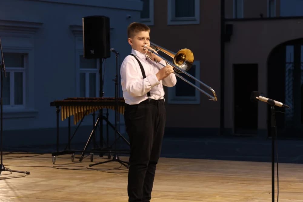 (FOTOGALERIJA) Koncert ispred Katedrale: ʼOvim svečanim koncertom zaokružujemo svoju koncertnu sezonuʼ