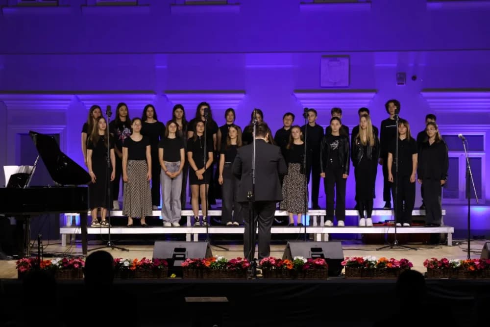 (FOTOGALERIJA) Koncert ispred Katedrale: ʼOvim svečanim koncertom zaokružujemo svoju koncertnu sezonuʼ
