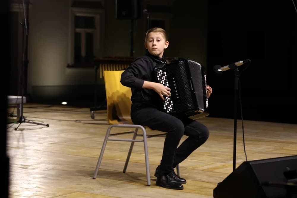 (FOTOGALERIJA) Koncert ispred Katedrale: ʼOvim svečanim koncertom zaokružujemo svoju koncertnu sezonuʼ