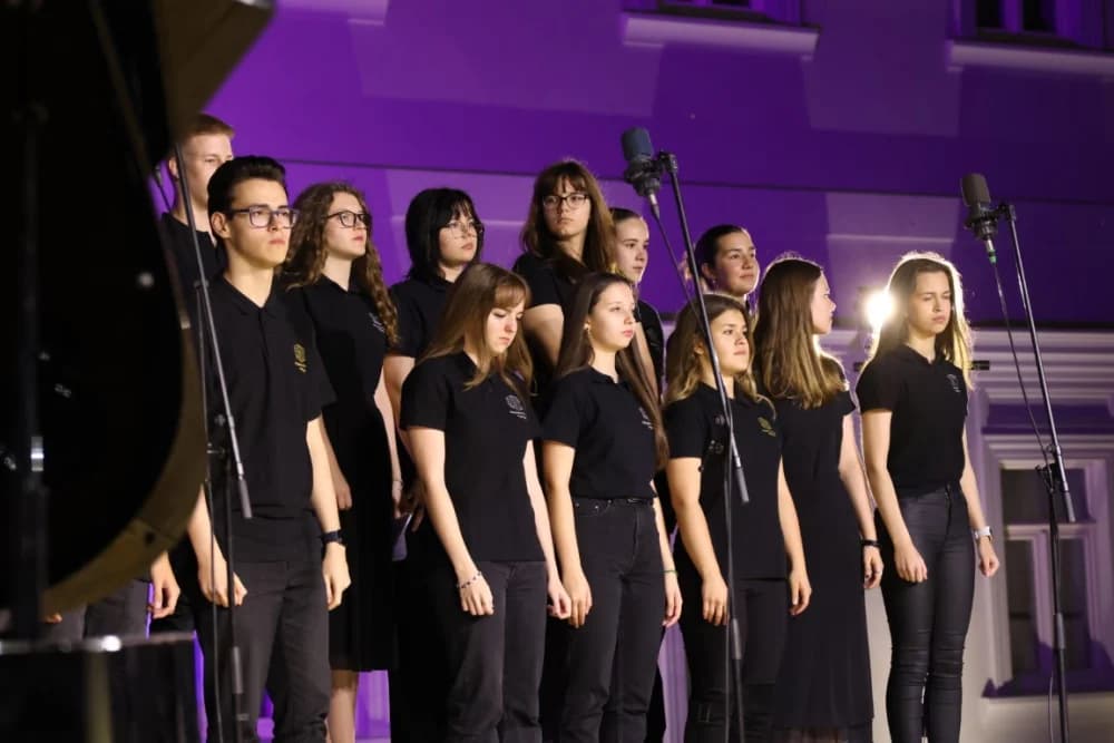 (FOTOGALERIJA) Koncert ispred Katedrale: ʼOvim svečanim koncertom zaokružujemo svoju koncertnu sezonuʼ