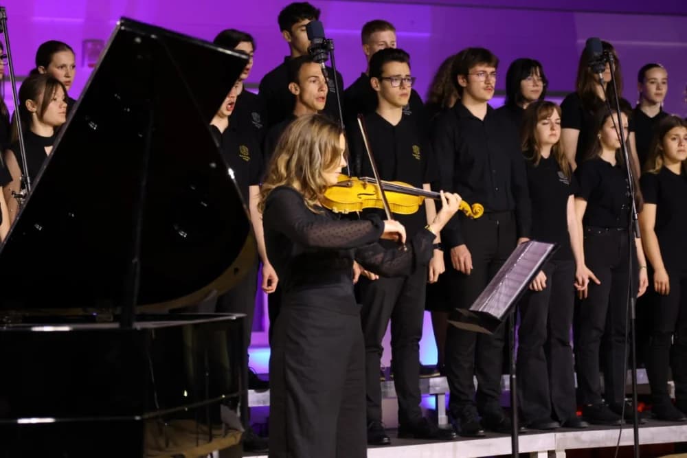 (FOTOGALERIJA) Koncert ispred Katedrale: ʼOvim svečanim koncertom zaokružujemo svoju koncertnu sezonuʼ