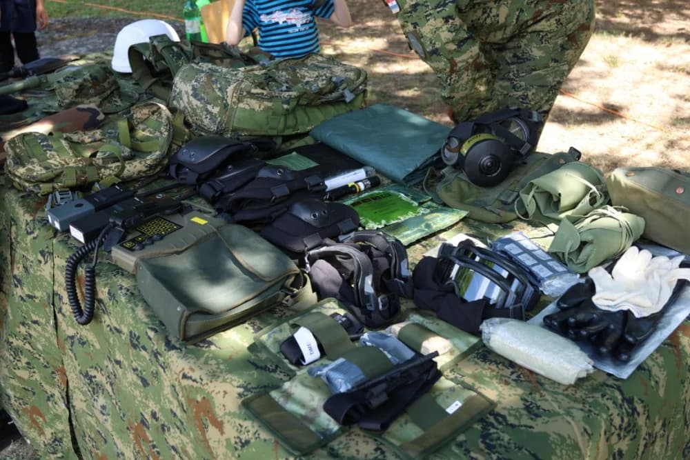 (FOTOGALERIJA) Održan Dan otvorenih vrata u Vojarni 123. brigade