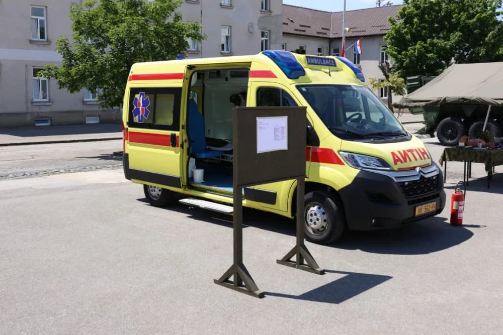 (FOTOGALERIJA) Održan Dan otvorenih vrata u Vojarni 123. brigade