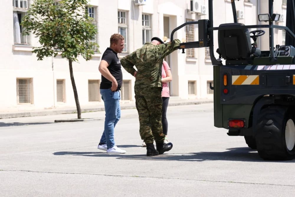 (FOTOGALERIJA) Održan Dan otvorenih vrata u Vojarni 123. brigade