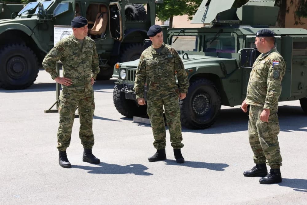 (FOTOGALERIJA) Održan Dan otvorenih vrata u Vojarni 123. brigade