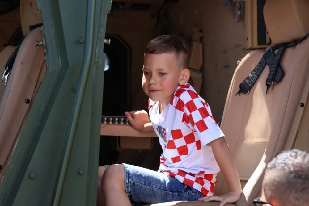 (FOTOGALERIJA) Održan Dan otvorenih vrata u Vojarni 123. brigade