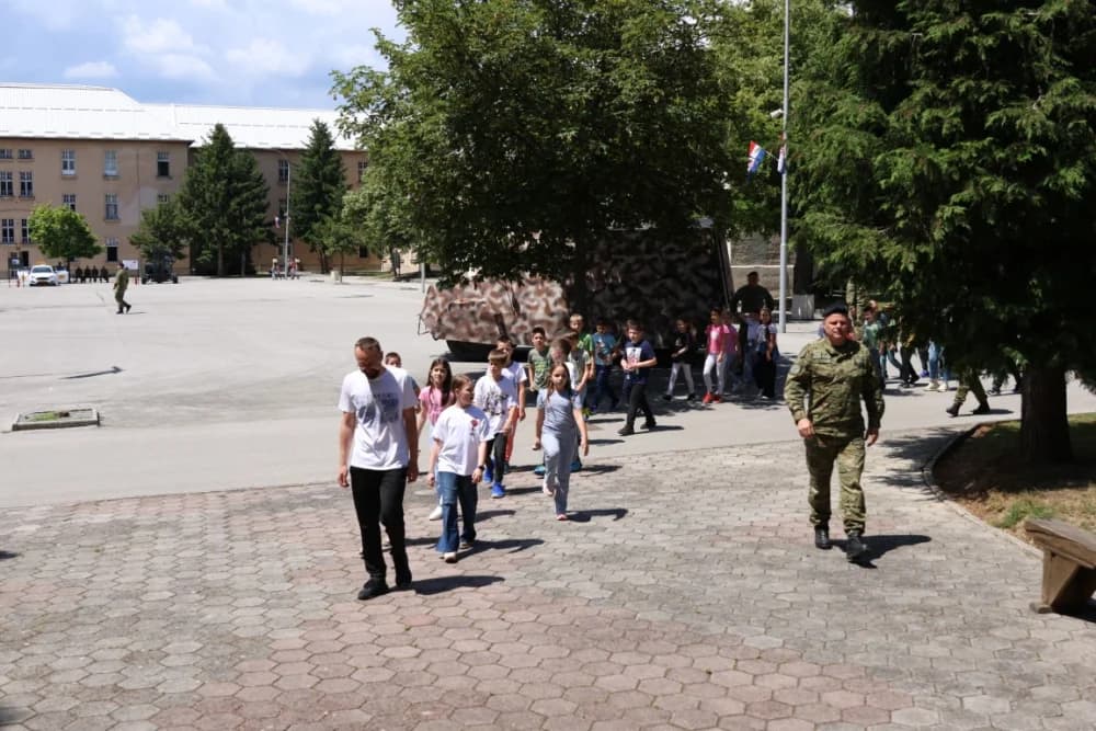 (FOTOGALERIJA) Održan Dan otvorenih vrata u Vojarni 123. brigade