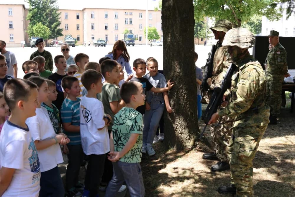 (FOTOGALERIJA) Održan Dan otvorenih vrata u Vojarni 123. brigade