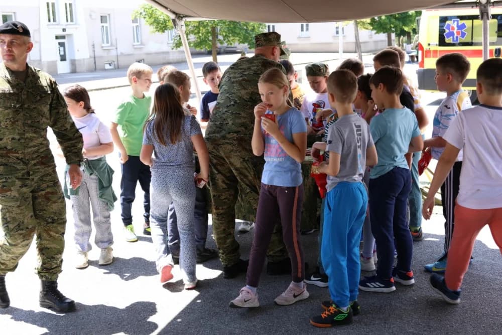 (FOTOGALERIJA) Održan Dan otvorenih vrata u Vojarni 123. brigade