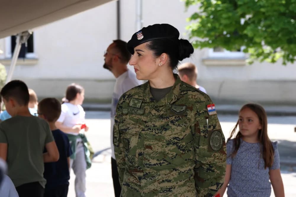 (FOTOGALERIJA) Održan Dan otvorenih vrata u Vojarni 123. brigade