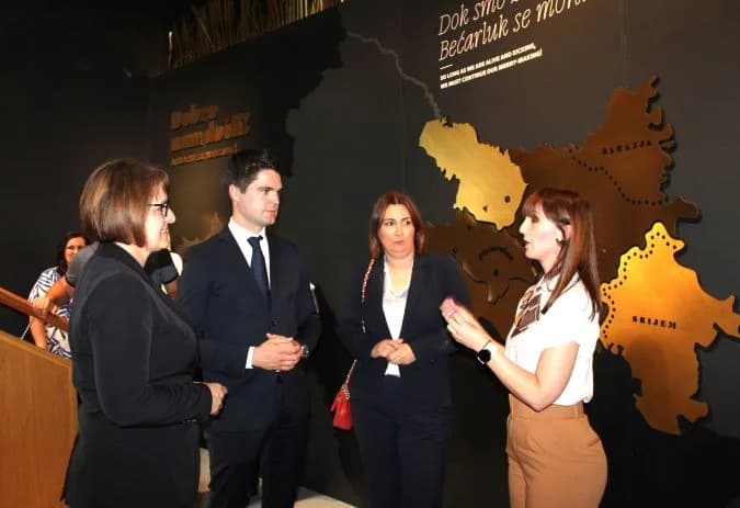 U pratnji županice Antonije Jozić, hrvatski europarlamentarac Karlo Ressler posjetio Muzej bećarca
