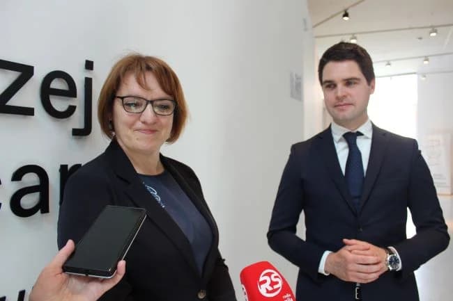 U pratnji županice Antonije Jozić, hrvatski europarlamentarac Karlo Ressler posjetio Muzej bećarca