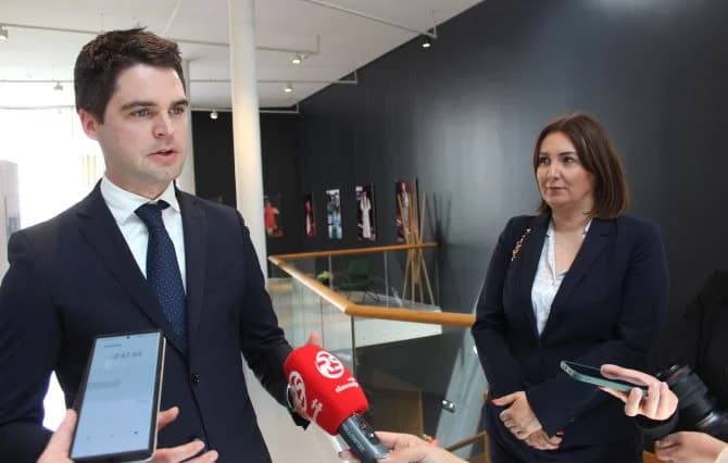 U pratnji županice Antonije Jozić, hrvatski europarlamentarac Karlo Ressler posjetio Muzej bećarca