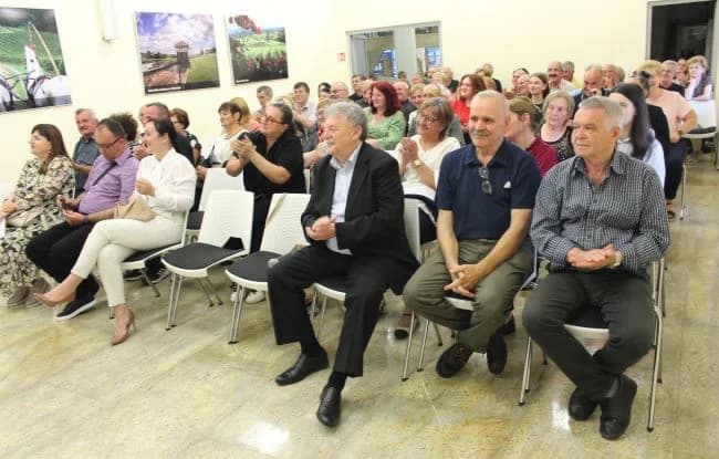 Otvorena likovna izložba Šimuna Šekelje i održana večer poezije Ivana Abibovića