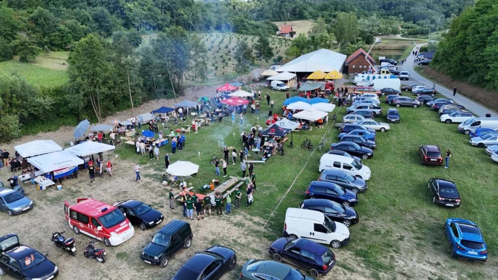 (FOTOGALERIJA) Najbolji majstori ribljeg paprikaša su tandem Božo i Jela, te dva Milkovića Vlado i Branko