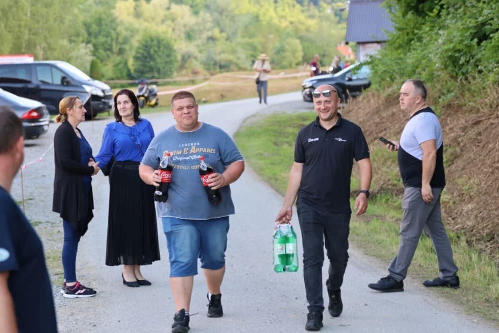 (FOTOGALERIJA) Najbolji majstori ribljeg paprikaša su tandem Božo i Jela, te dva Milkovića Vlado i Branko