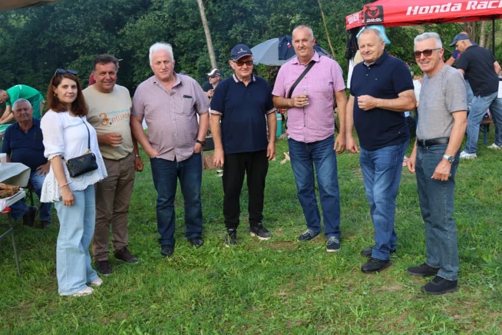 (FOTOGALERIJA) Najbolji majstori ribljeg paprikaša su tandem Božo i Jela, te dva Milkovića Vlado i Branko