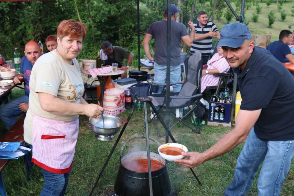 (FOTOGALERIJA) Najbolji majstori ribljeg paprikaša su tandem Božo i Jela, te dva Milkovića Vlado i Branko