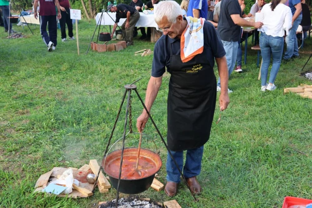 (FOTOGALERIJA) Najbolji majstori ribljeg paprikaša su tandem Božo i Jela, te dva Milkovića Vlado i Branko