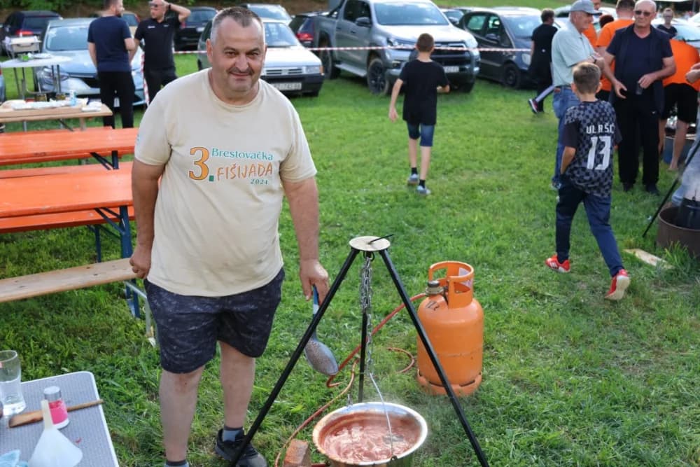 (FOTOGALERIJA) Najbolji majstori ribljeg paprikaša su tandem Božo i Jela, te dva Milkovića Vlado i Branko