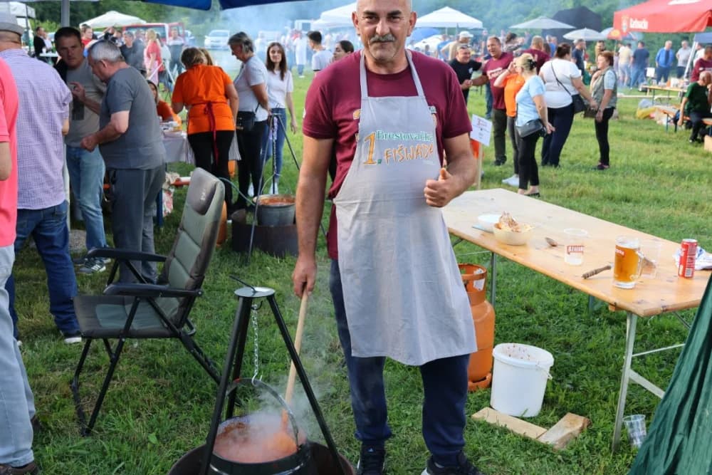 (FOTOGALERIJA) Najbolji majstori ribljeg paprikaša su tandem Božo i Jela, te dva Milkovića Vlado i Branko