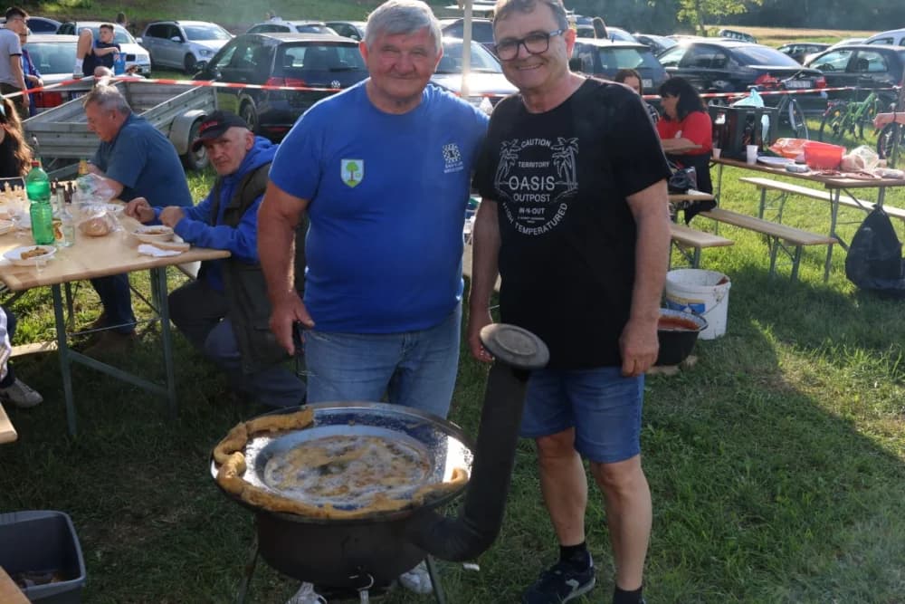 (FOTOGALERIJA) Najbolji majstori ribljeg paprikaša su tandem Božo i Jela, te dva Milkovića Vlado i Branko